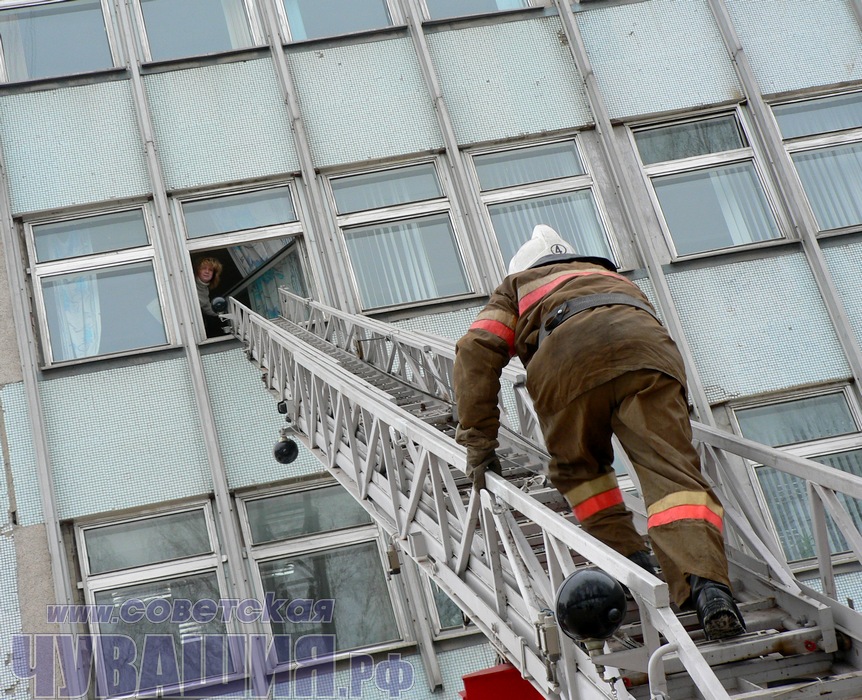 пожарная лестница автолестница спасение при пожаре