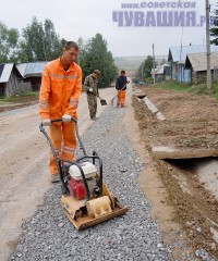 строят тротуар деревня