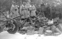 Декабрь 1941 года. В боях под Москвой было захвачено немало вражеских трофеев.