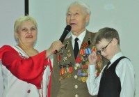 Ветеран Петр Теплов признался, что перед концертом слегка волновался.Фото Олега МАЛЬЦЕВА 