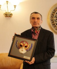 Валерий Яковлев считает награду оценкой работы всего театра. Фото из архива театра