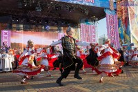 «Родники» выплескивались со сцены в народ, на Красную площадь. Фото Максима ВАСИЛЬЕВА