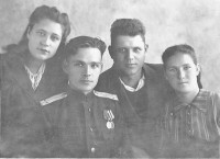 Справа – Николай Семенович и Прасковья Максимовна, родители Николая Третьякова. Слева – дядя Михаил и его жена Нина.