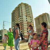 В этих домах семьям готовы предоставить квартиры. Фото Олега МАЛЬЦЕВА