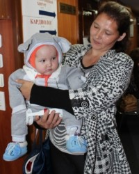 За консультациями пришли мамы с детьми. Фото cap.ru