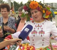 Елена Дмитриева из Лесосибирска в праздничный стол превратила собственное платье.