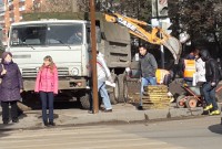 На перекрестке улиц Гагарина и Энгельса пешеходам следует быть внимательнее, ведь после реконструкции на проспекте Яковлева жители и вовсе лишились перехода. Фото Евгении АЛЕКСЕЕВОЙ