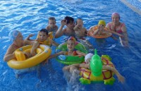 Кузьмины смеются: «Вся наша семья в бассейне не поместится!» Фото из семейного архива Кузьминых