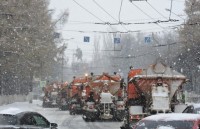 На центральных улицах снег чистили. До дворов очередь не дошла. Фото cap.ru
