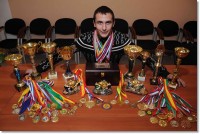 Марат Купкенов уже собрал неплохую коллекцию медалей и кубков. Фото russiasport.ru