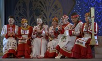 Вокальный ансамбль «Акатуй» познакомил гостей фестиваля с обрядом «Улах» (посиделки).