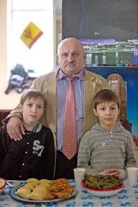 Замаил Насибов чувашский язык изучает вместе с внуками. Фото Максима ВАСИЛЬЕВА