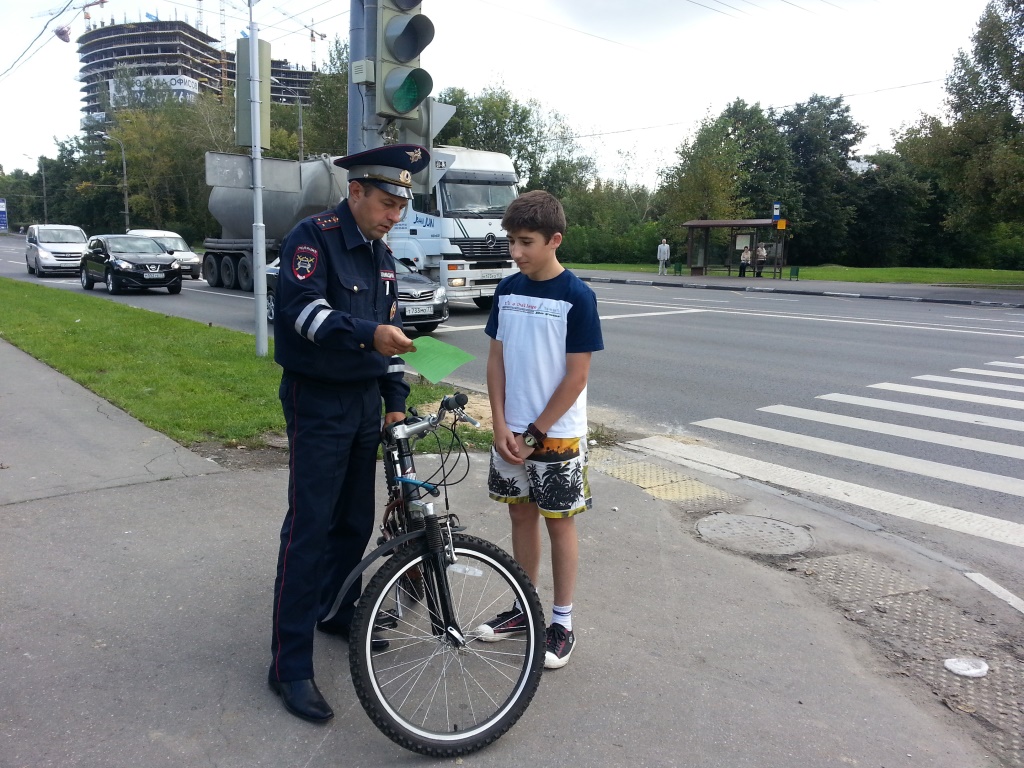 Подросток на велосипеде