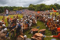 На «битву тысячи мечей» отправились все защищенные латами мужчины. Фото cap.ru