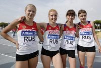 Елена Иванова (вторая справа) завоевала медаль на чемпионате Европы в Италии. Фото rezeptsport.ru