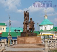 Памятник святым Петру и Февронии входит в экскурсионный обзор. Фото Максима ВАСИЛЬЕВА
