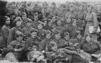 Курсанты 8-го запасного телеграфного полка перед отправкой на фронт. 14 июля 1942 года, Чебоксары, сборный пункт.