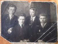 На этом довоенном снимке Георгий Ефимов – второй слева. Фото из семейного архива