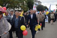 Шествие трудовых коллективов в честь 100-летия Шумерли очень напоминало праздничную демонстрацию. Фото cap.ru