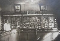 1939 год. Аптечный отдел ручной продажи.