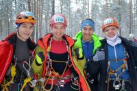 Из-за перепадов высот в Лыткаринском карьере нашим парням приходилось бегать по льду, проваливаться в лужи, преодолевать сугробы. Фото www.cap.ru
