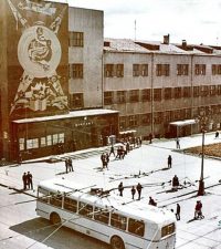 Панно «Телеграф на службе человека» на здании Главпочтамта Ижевска конца 1960-х.
