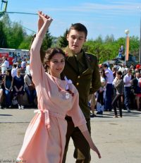 В прошлом и позапрошлом году 9 Мая вальс в Чебоксарах танцевали в парке Победы. Фото Павла ЕГОРОВА