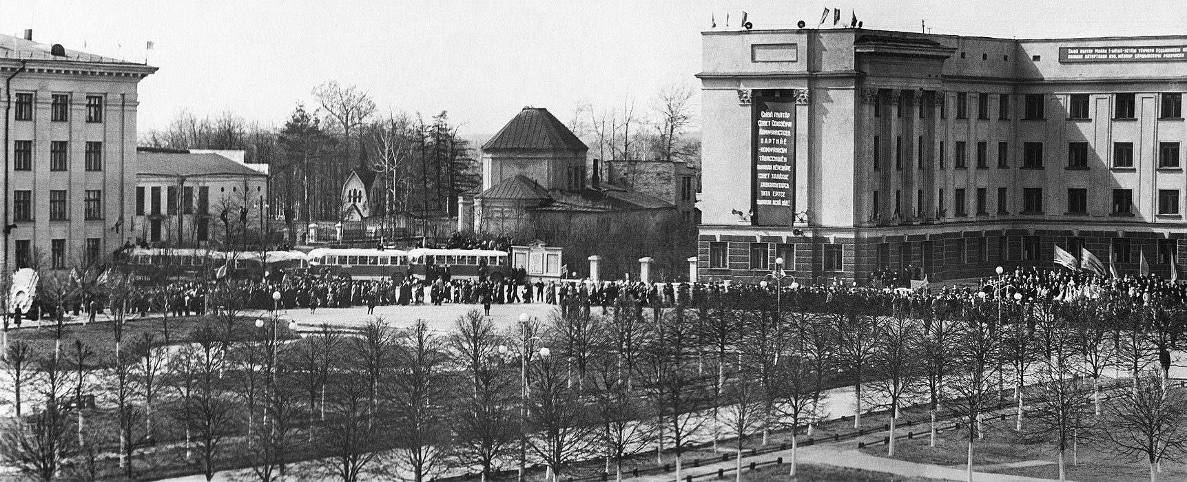 Первомайская демонстрация на Советской площади. 1959 год — Советская Чувашия