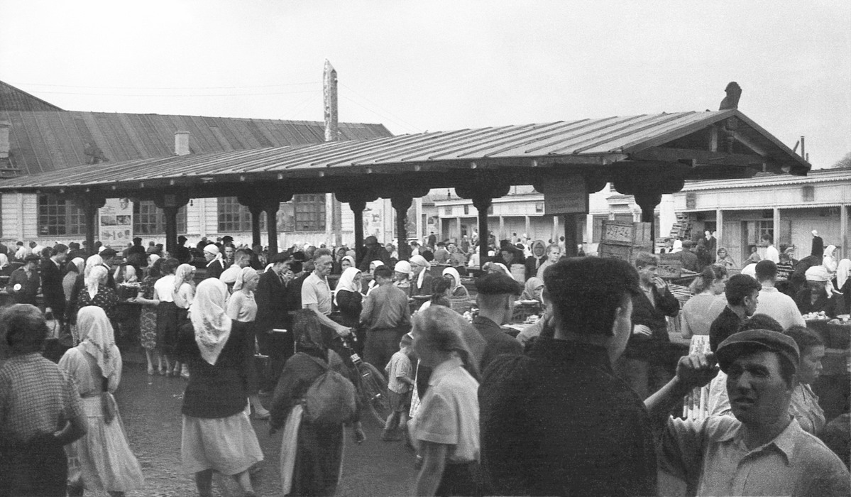 Городской рынок — зеленый базар. Чебоксары, 1959 год
