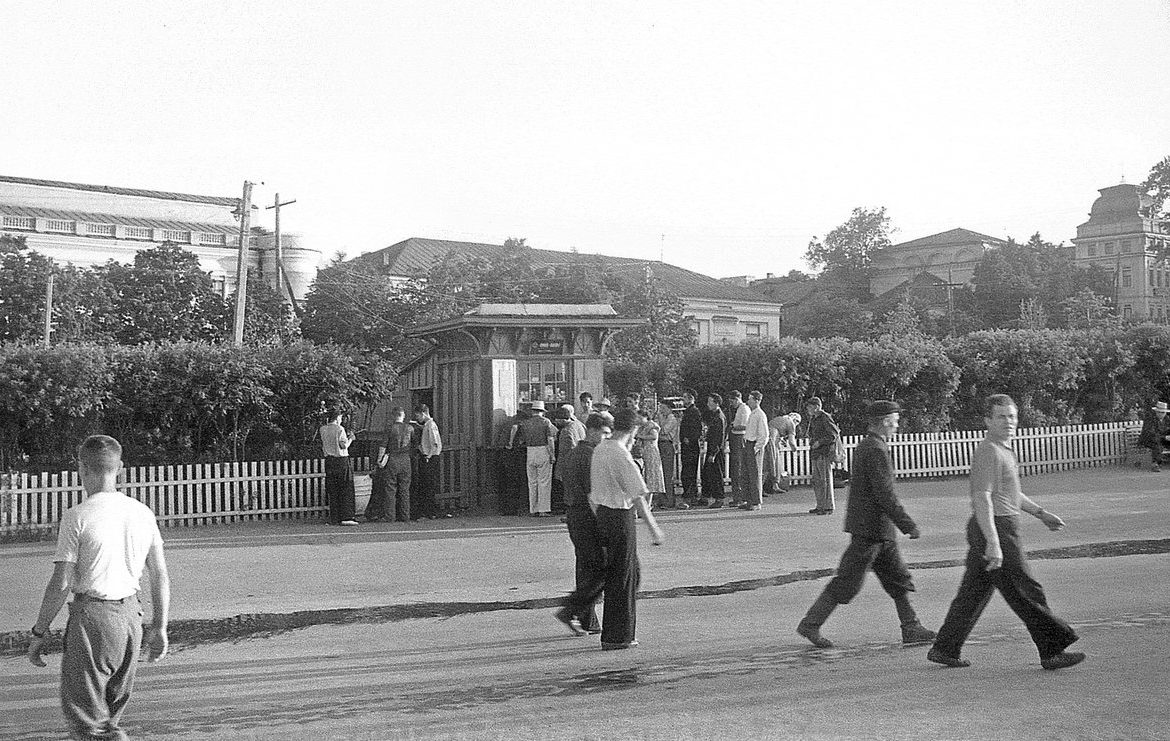 Прогулки по набережной. Чебоксары, 1959 год — Советская Чувашия