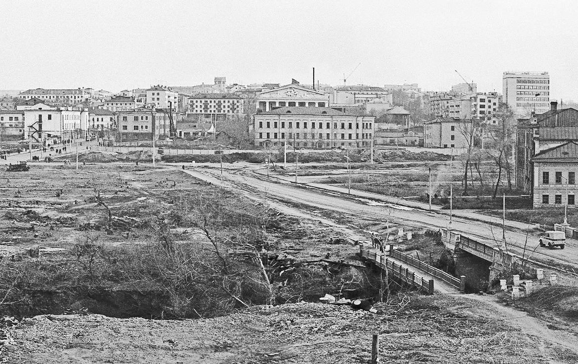 Улица Розы Люксембург и окрестности. Чебоксары, 8 мая 1980 года — Советская  Чувашия