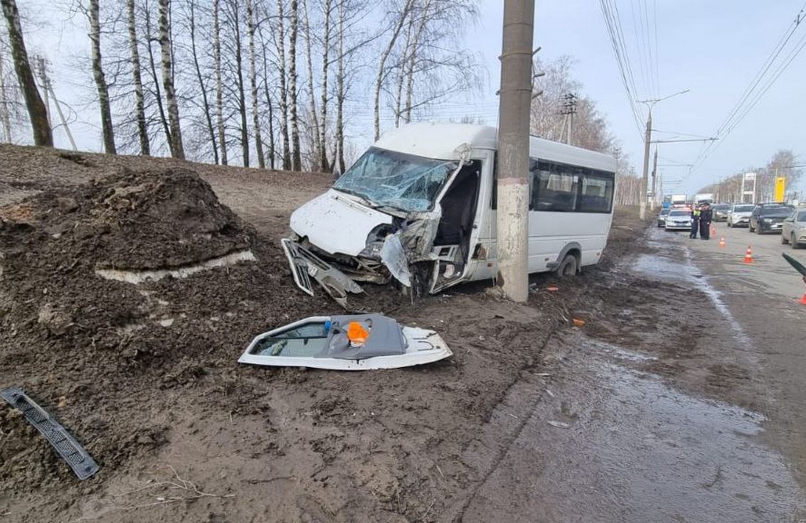 В Чебоксарах устанавливаются обстоятельства ДТП с участием маршрутного  автобуса — Советская Чувашия