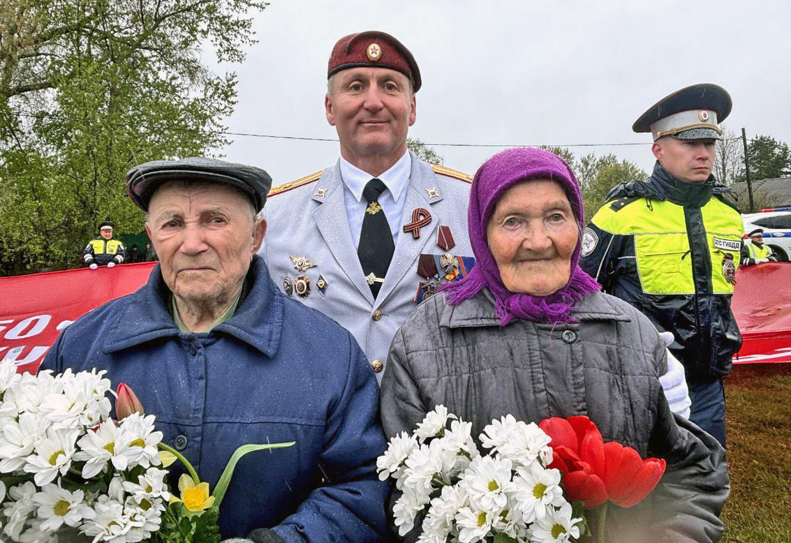 Знамя и парад с доставкой на дом — Советская Чувашия